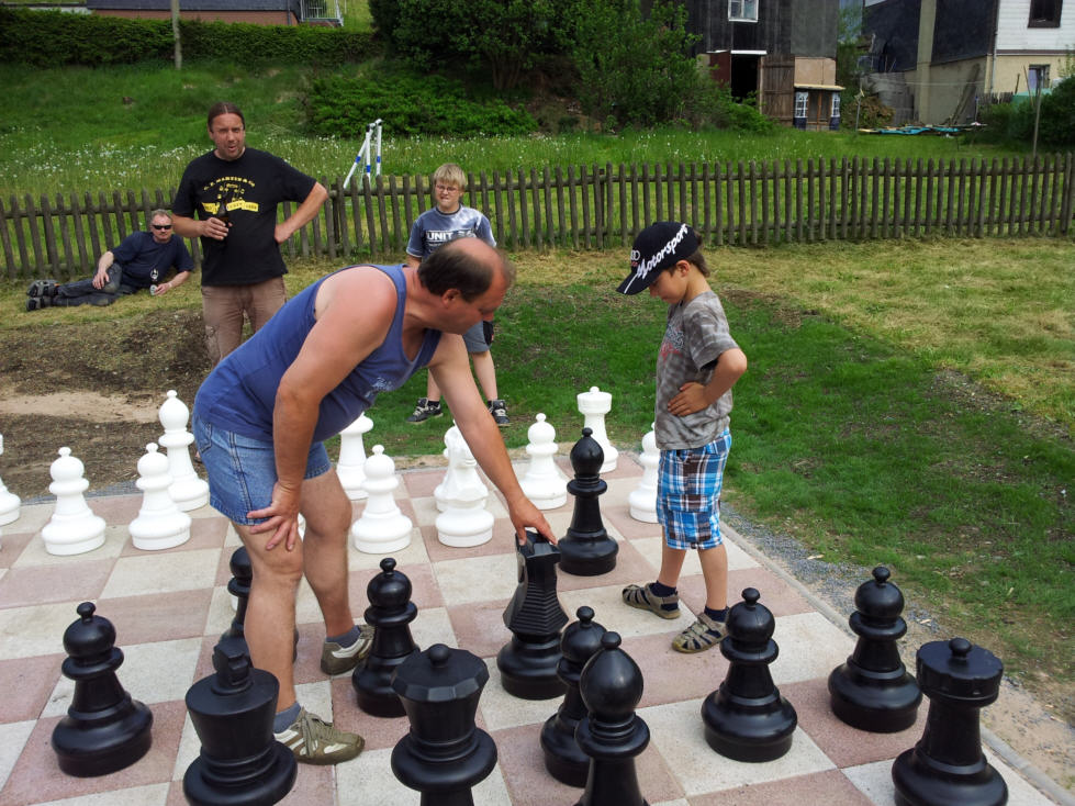 Outdoor - Schach auf dem Dorfplatz ZOOM