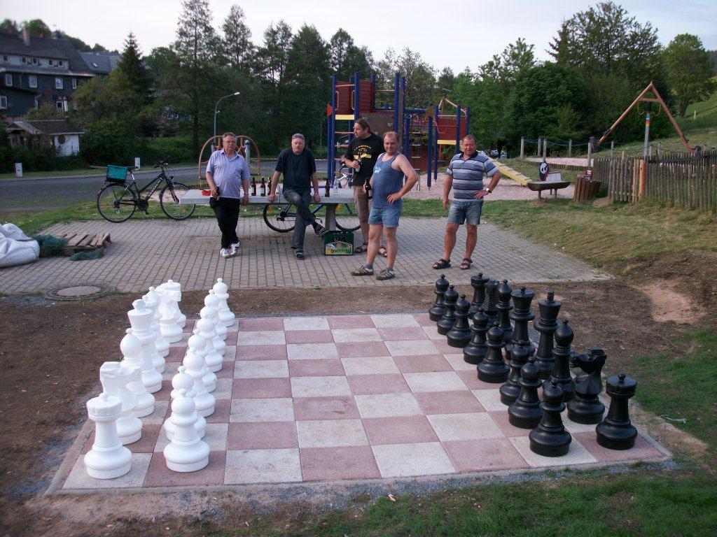 Outdoor - Schach auf dem Dorfplatz